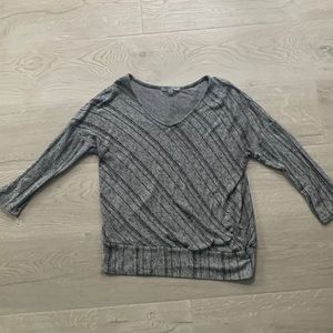 Green envelope medium women’s 3/4 sleeve shirt gray